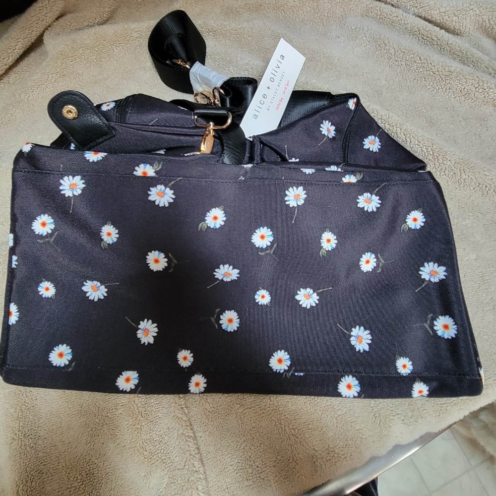 Alice + Olivia Daisy Print Duffel Bag & Bucket Hat